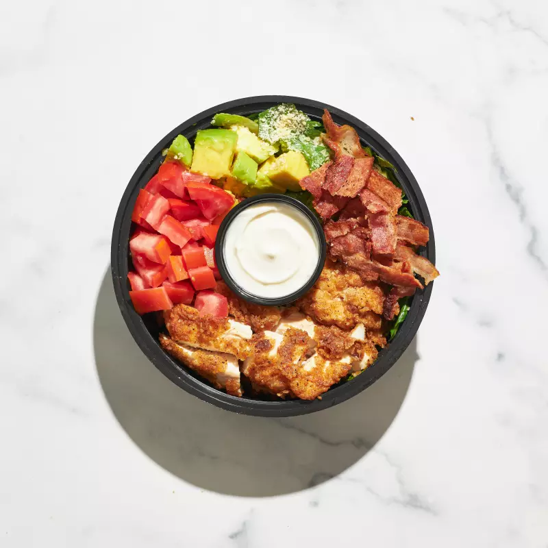 Le Chick Salad arma tu ensalda