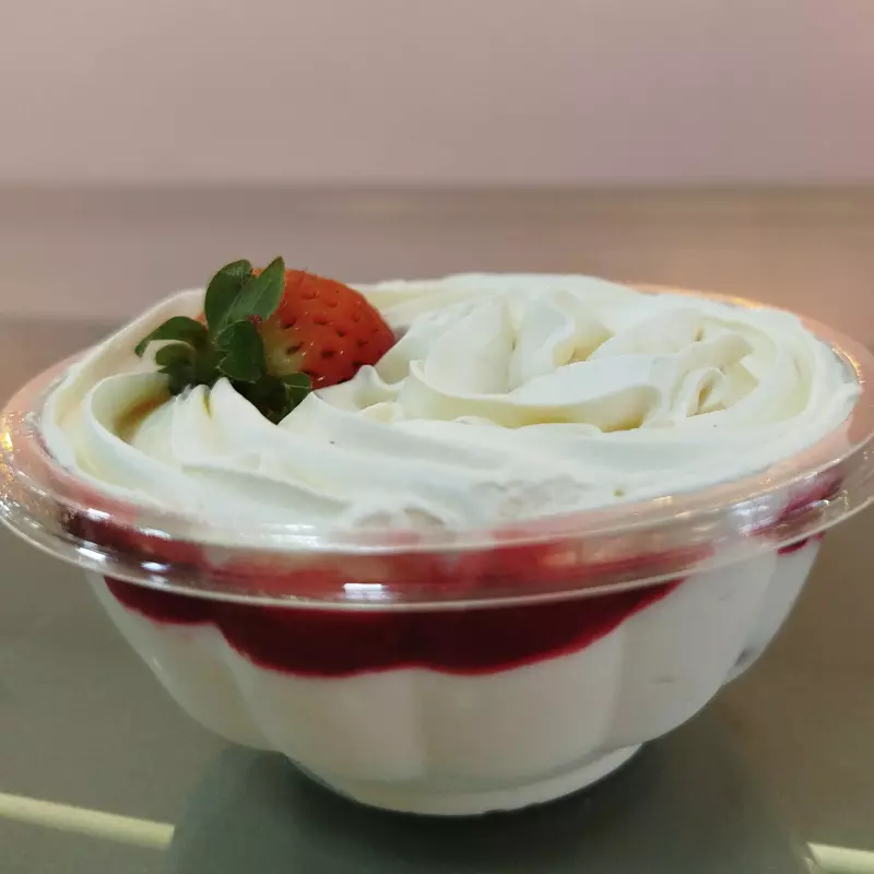 Pavê de ninho c/ geleia de morango