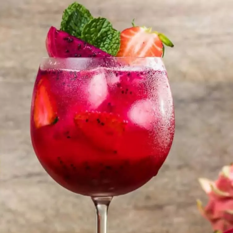 Pitaya & Strawberry Gin Tonic