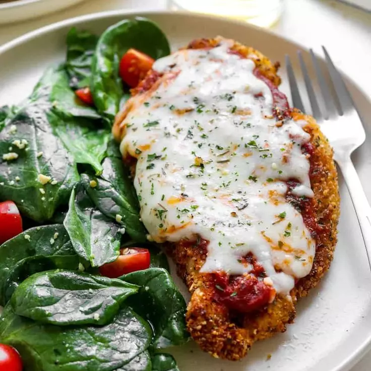 MILANESA DE POLLO A LA PARMESANA