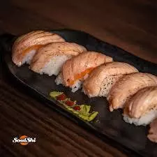 Niguiri salmão maçaricado 4 peças