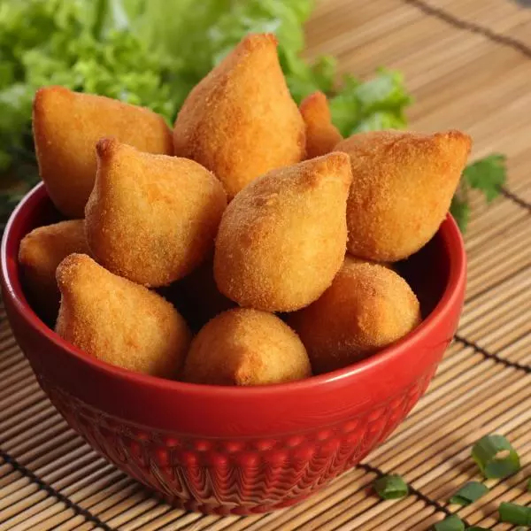 Porção de mini coxinha