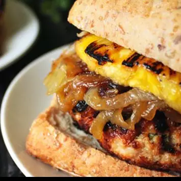 Hamburguesa jumbo de res con piña