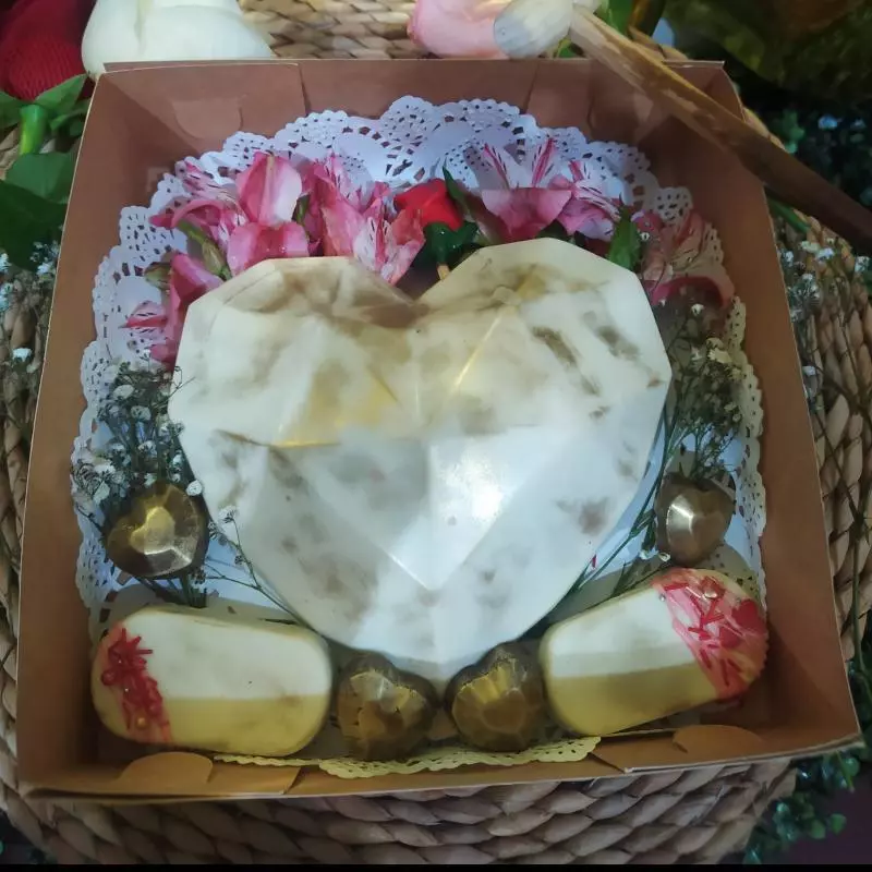 Box corazón astromelias
