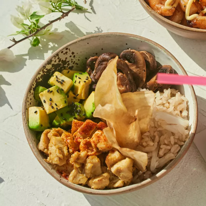 Bowl Pollo al Curry y Champiñones