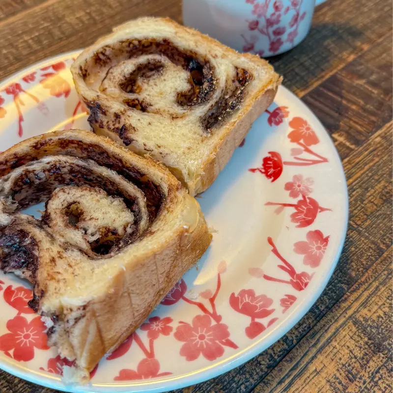 Pão caseiro com gotas de chocolate