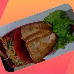 Salmão grelhado com salada