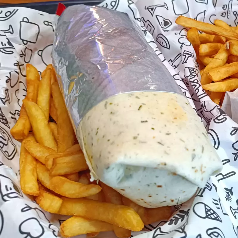 Burrito de Pollo + papas fritas
