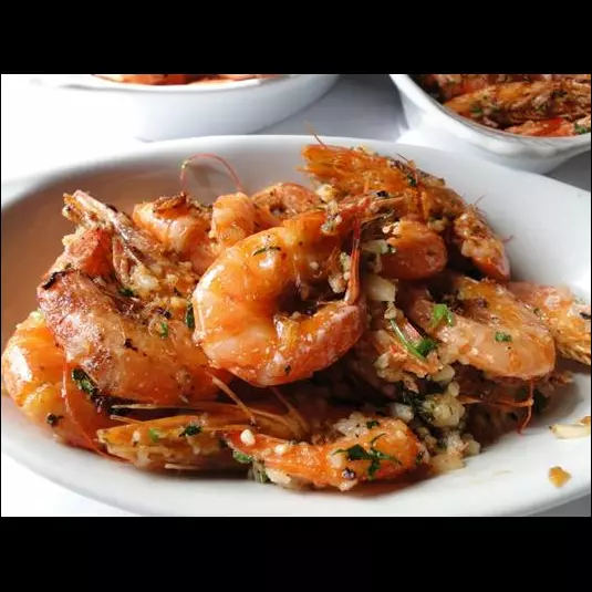 Camarão alho e óleo ou no bafo