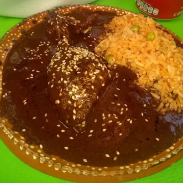 Pollo con mole plato grande