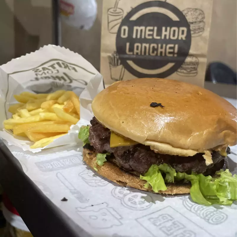 BURGUER KIDS ACOMPANHA BATATA FRITA