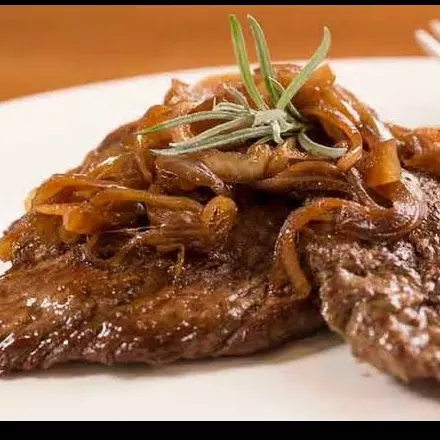 Porção de Bife Acebolado