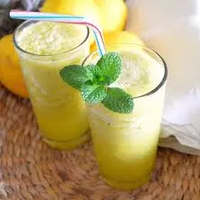 SUCO DE ABACAXI COM HORTELA