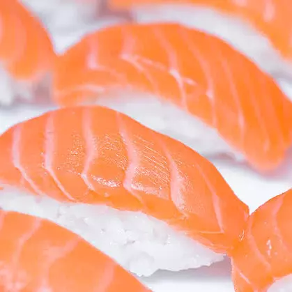 Sushi de salmão