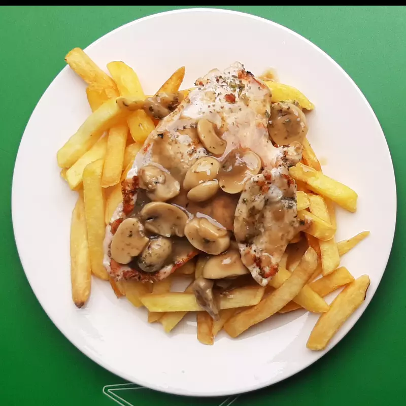 Pollo al champiñón $7.500