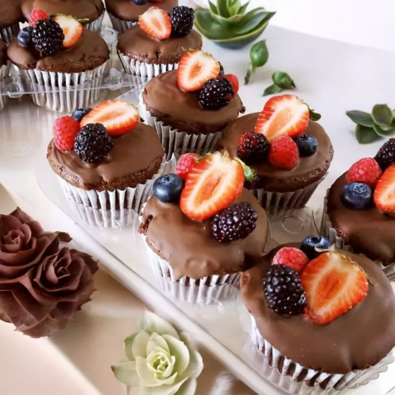 Muffins de chocolate c/ frutos🍓🍫🌰