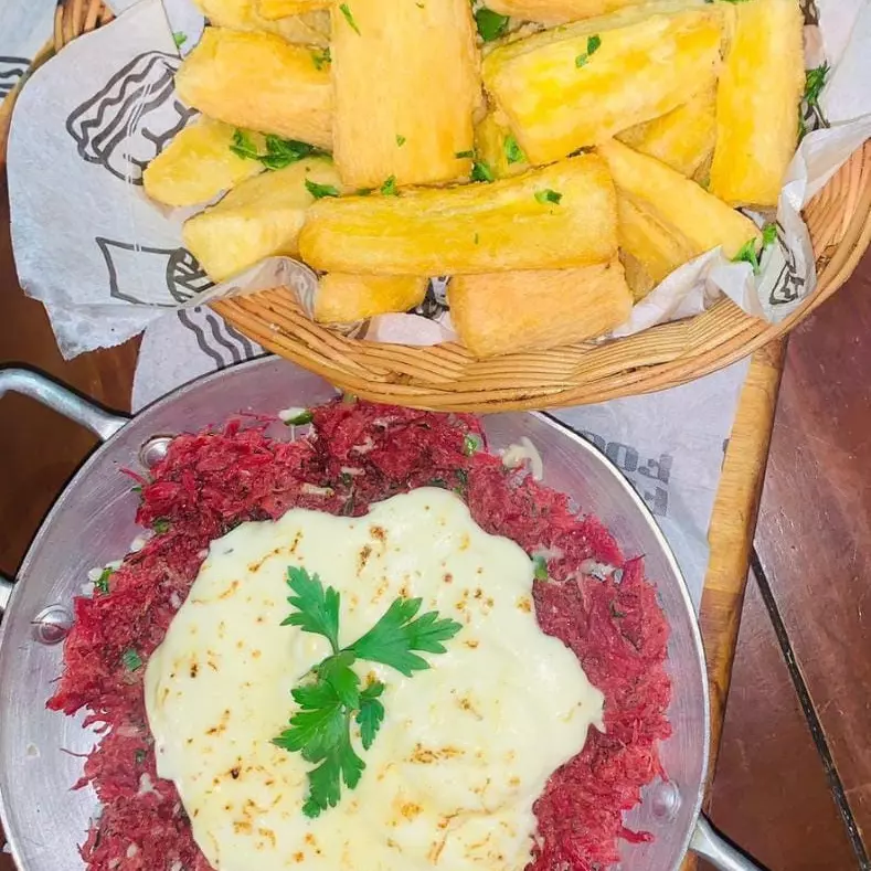 MANDIOCA COM CARNE SECA