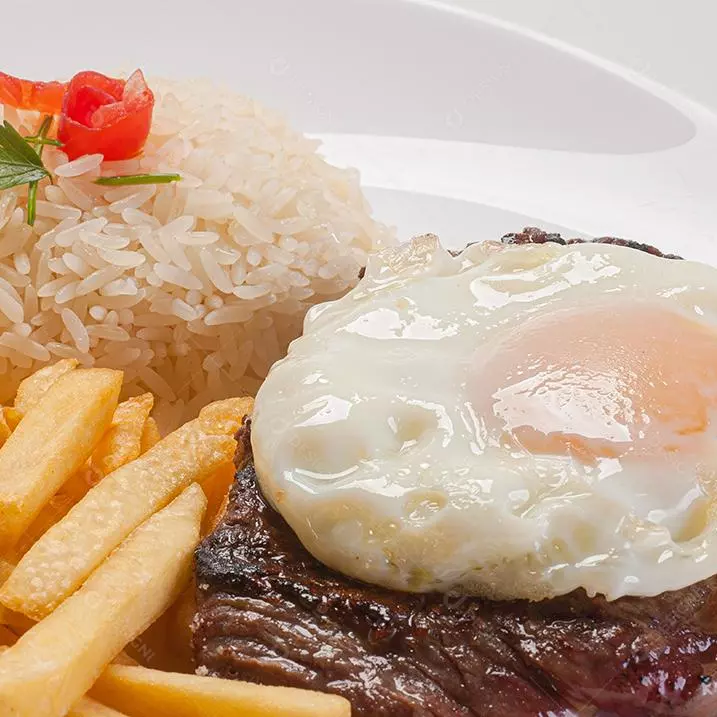 BIFE BOVINO À CAVALO