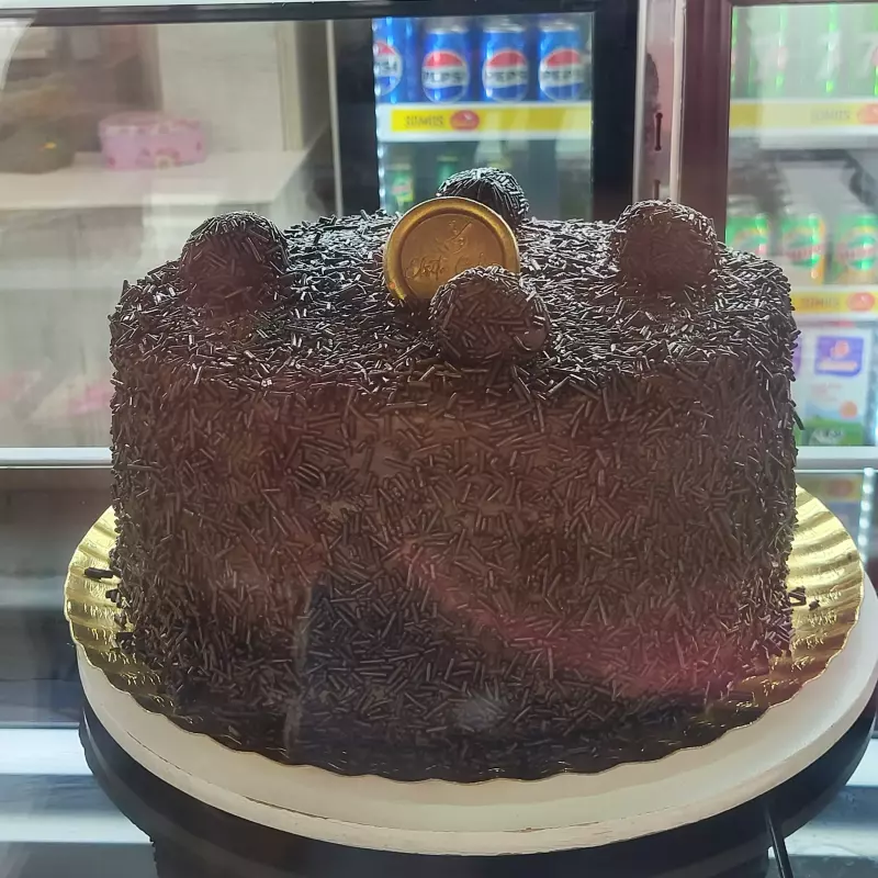 Bolo Brigadeirudo inteiro