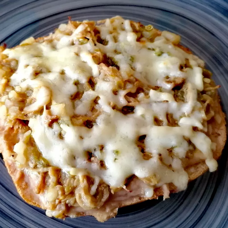 Medio Mollete Deshebrada con Papas