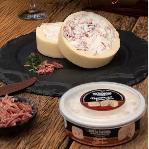 Queijo recheado carne seca e reque….