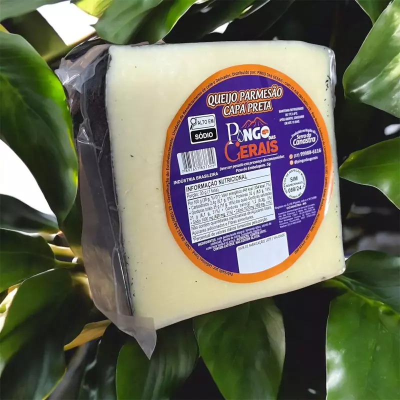 Queijo parmesão capa preta