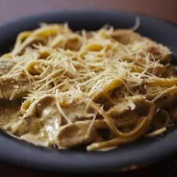 FETUCCINI CON POLLO Y ESPECIAS