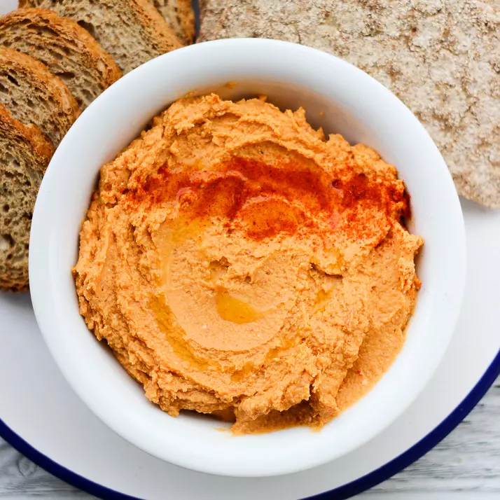 Hummus con chile dulce rostizado