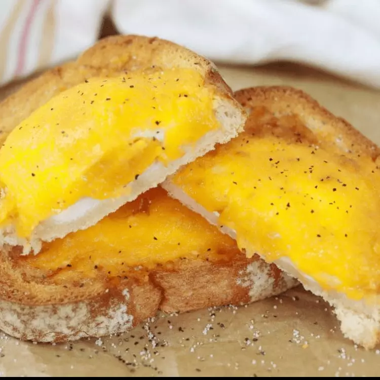 Pão com Ovo e Queijo