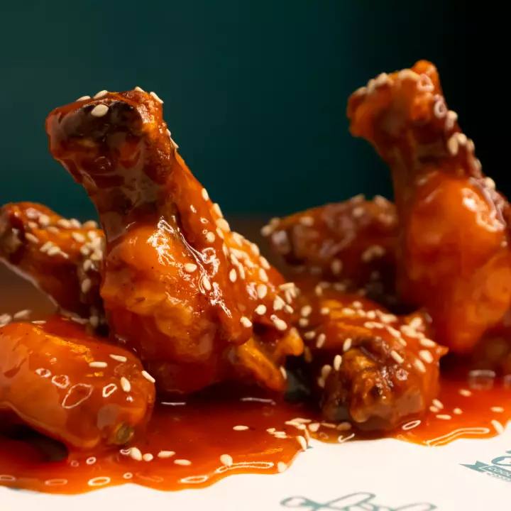 ALITAS BBQ 6 UN | INCLUYE PAPAS