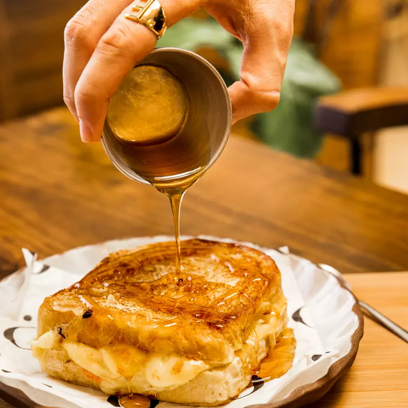 GRILLED CHEESE SANDWICH