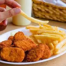 PAPAS CON NUGGETS