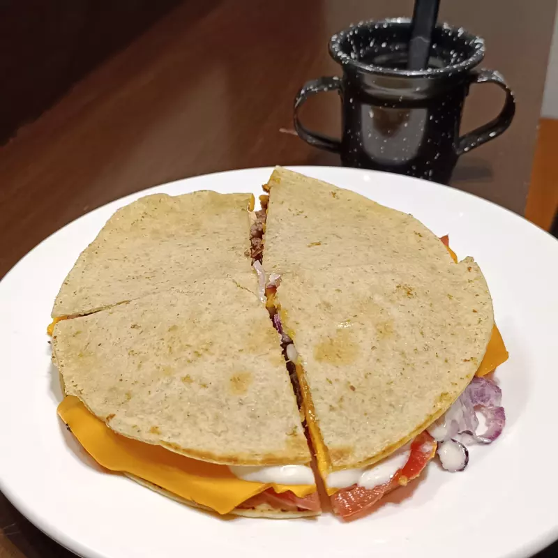 Hambur de Quesadillas Don Aquito