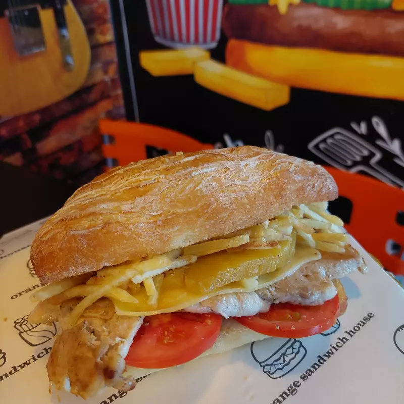 Sandwich de Pollo Hawaiano