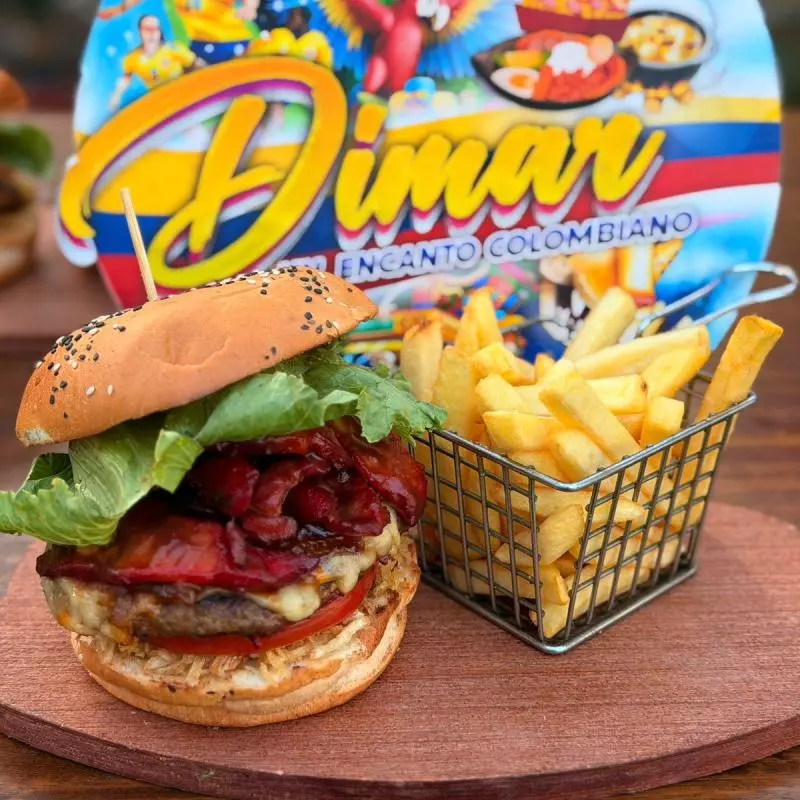 Costi Burguer + Papas Fritas