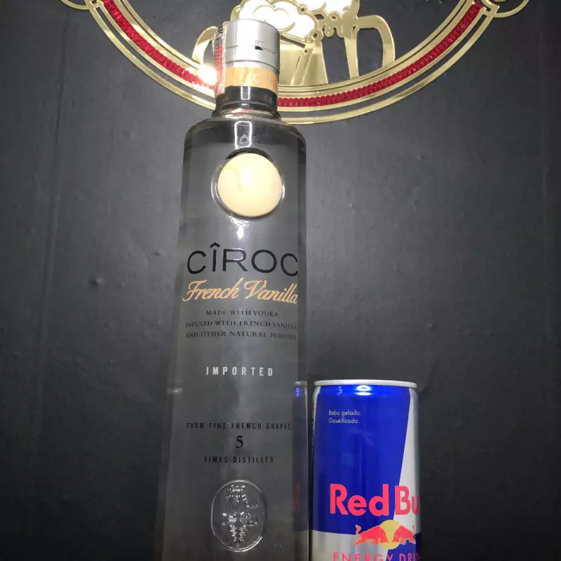 Combo Ciroc Vanilla c/ Redbull