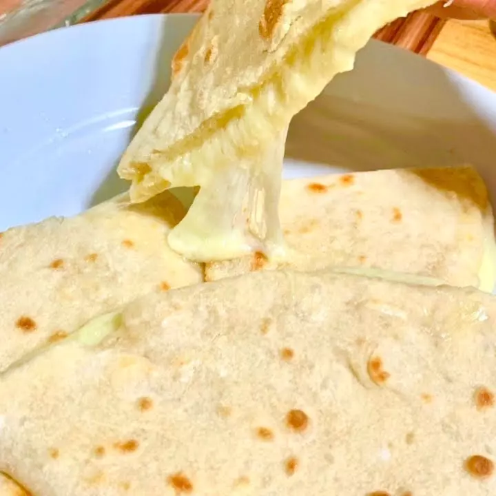 (TH) Quesadilla Queso