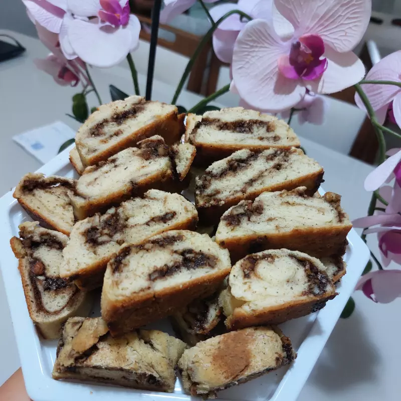 Rolinho de nozes com canela