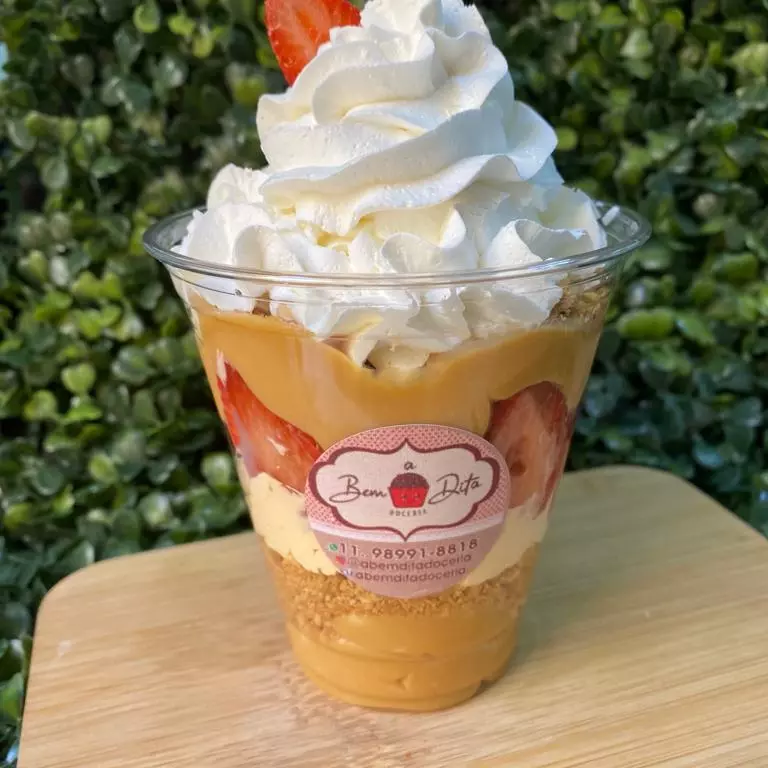 Copo da Felicidade Delícia  Morango