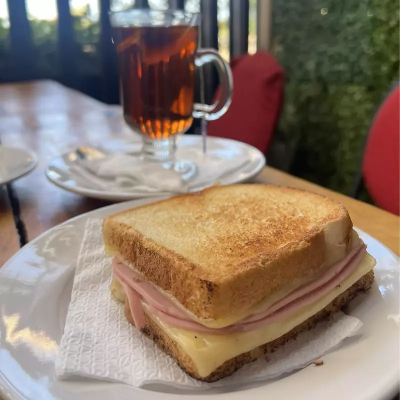 P1 café o te+Sandwich Jamón y Queso
