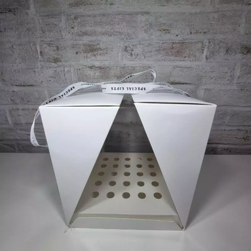 3034 CAJA CUADRADA CON LAZO