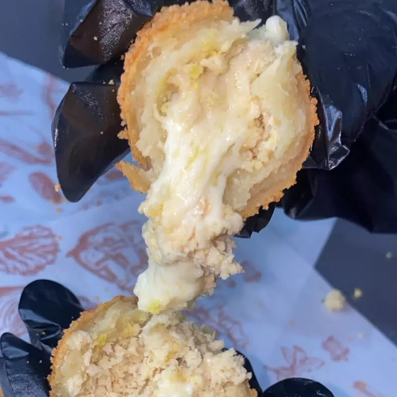 Coxinha de frango com queijo