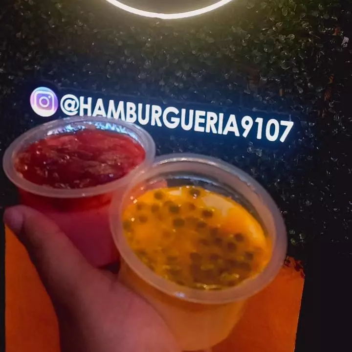 Mousse com geleia De Morango