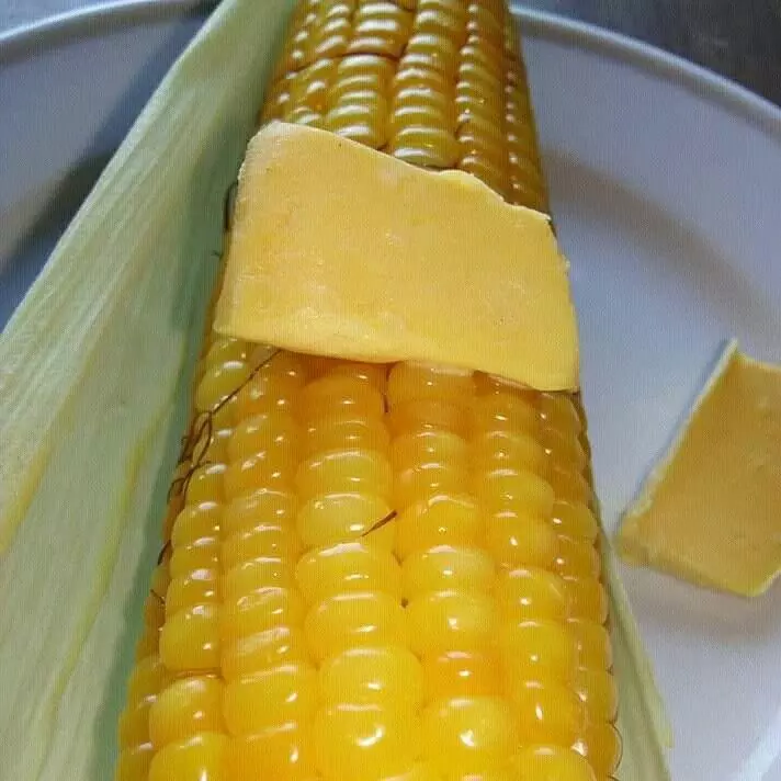 Elote con mantequilla