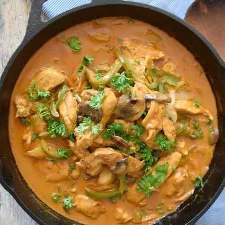 Jueves 7 Mayo - Pollo Strogonoff