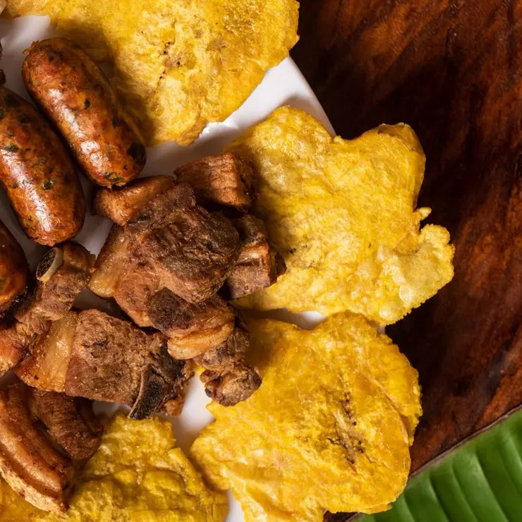 PICADA DE CHORIZO Y CHICHARRÓN