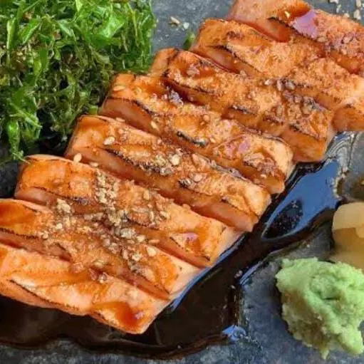 SASHIMI GRELHADO (6 PEÇAS)