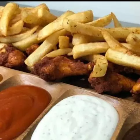 Alitas 13 Piezas + Papas