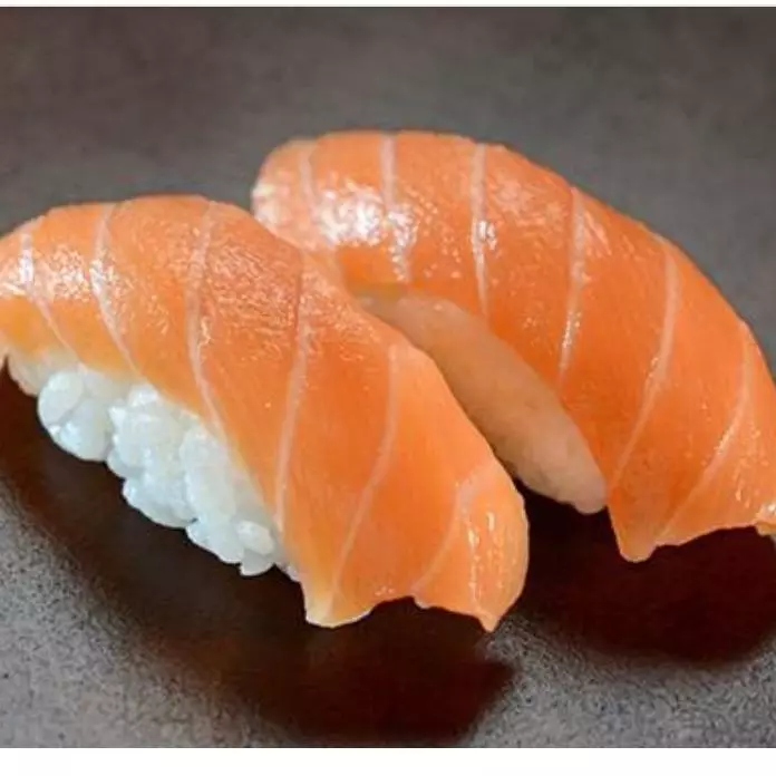 NIGUIRI SALMAO