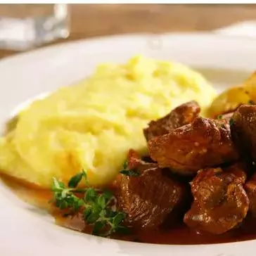 Carne cozida com pure de batata - PF